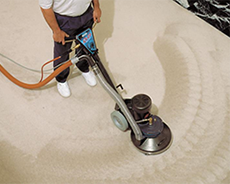 Cleaning a pale carpet with a rotary extractor